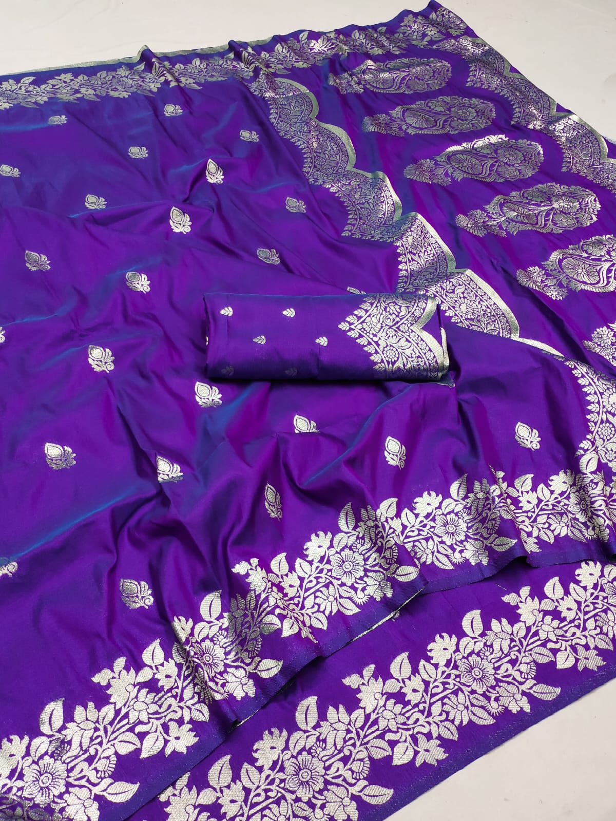 Pure Banarasi Zari Silk Saree with Rich Pallu & Heavy Border