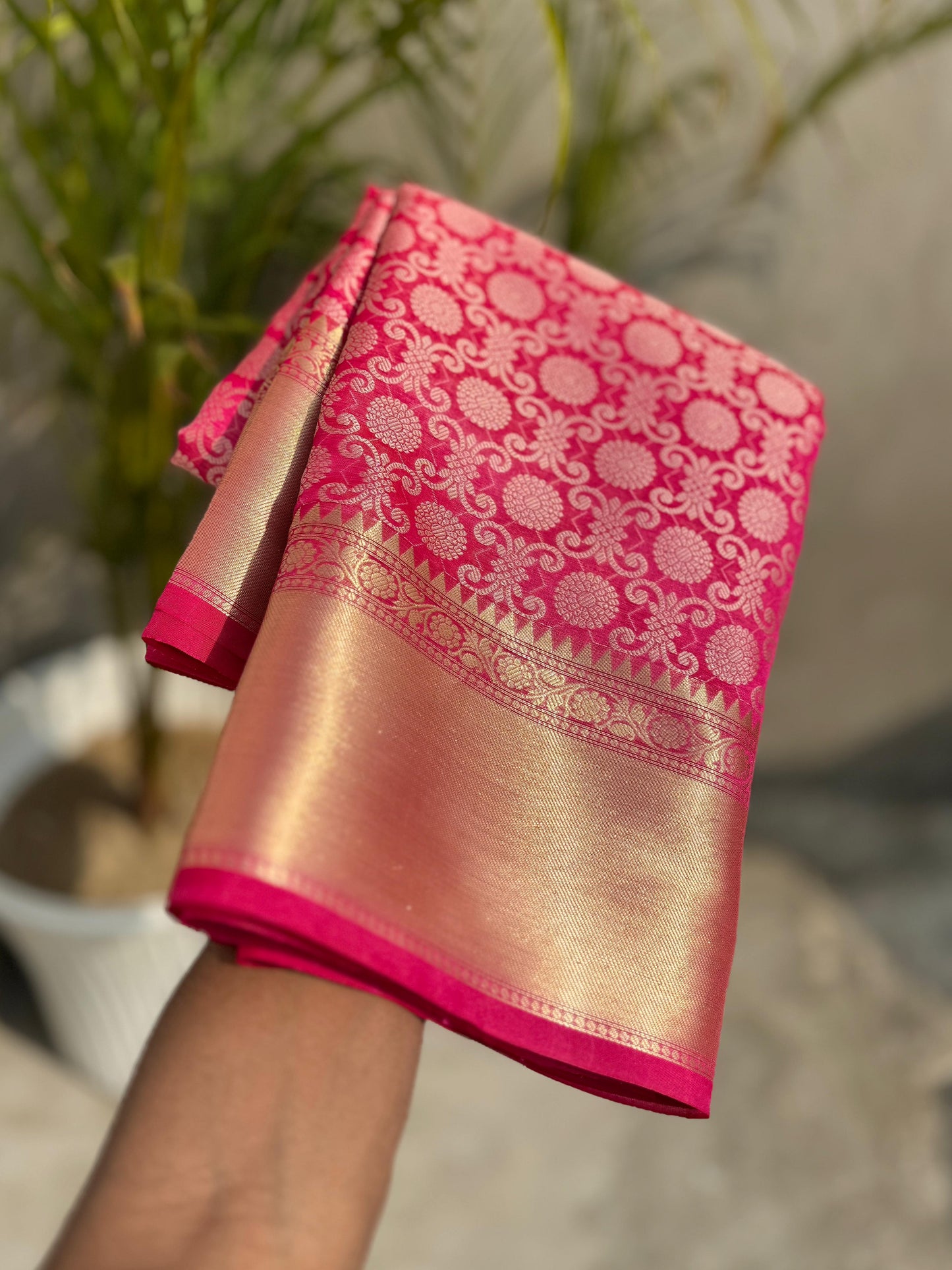 Banarasi Zari Tissue Silk Saree – Celebrity-Inspired Pink Beauty