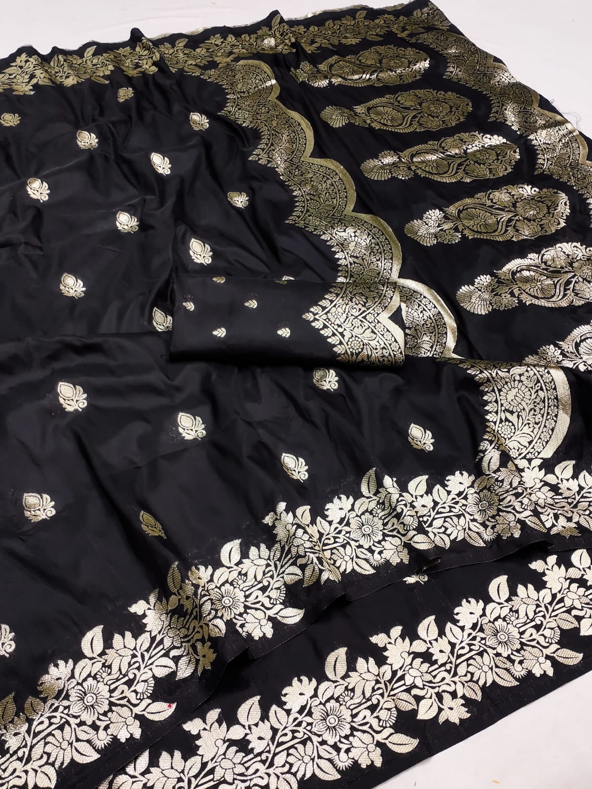 Pure Banarasi Zari Silk Saree with Rich Pallu & Heavy Border