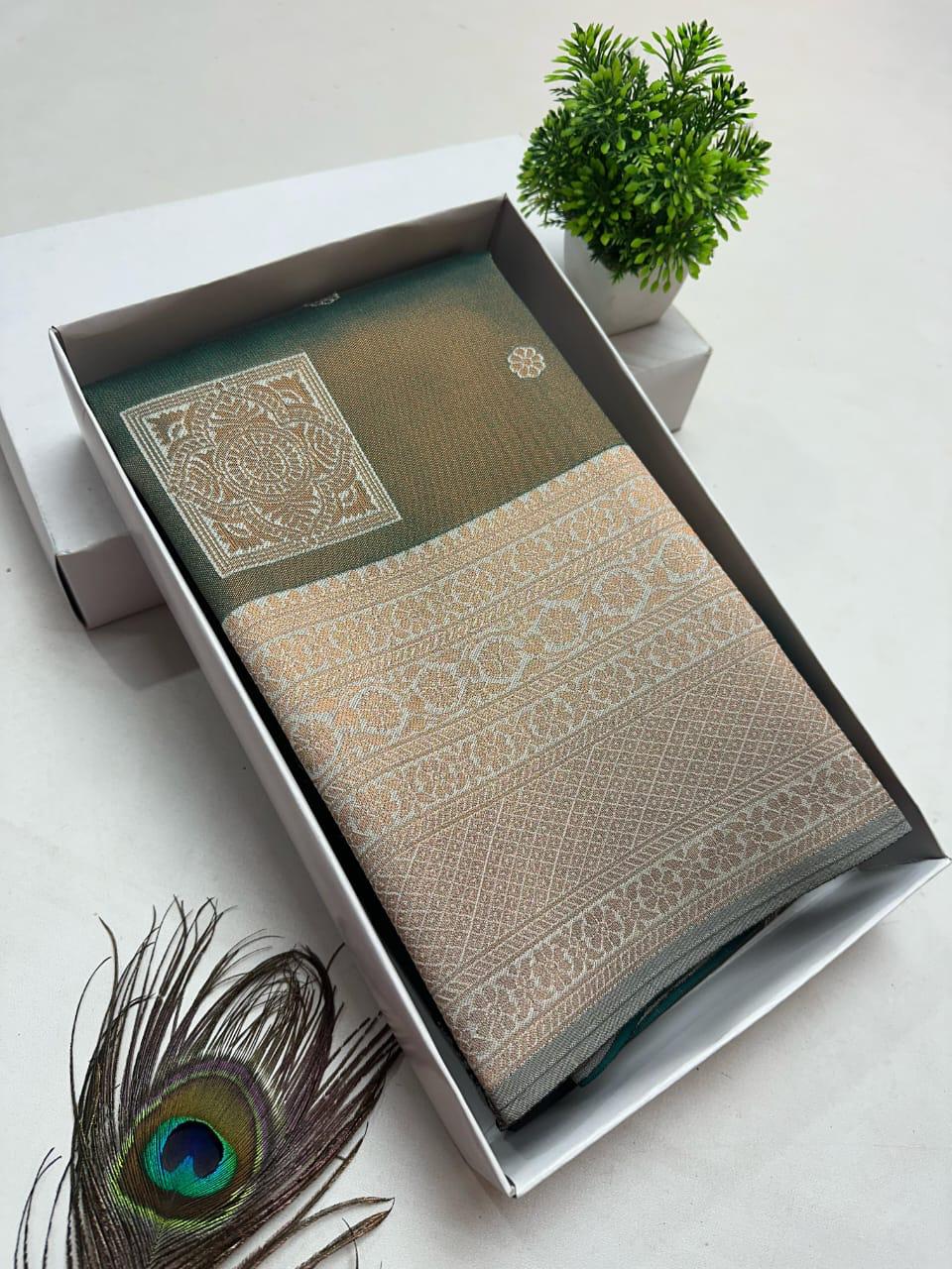 Premium Bridal Banarasi Silk Saree – Contrast Border & Rich Pallu