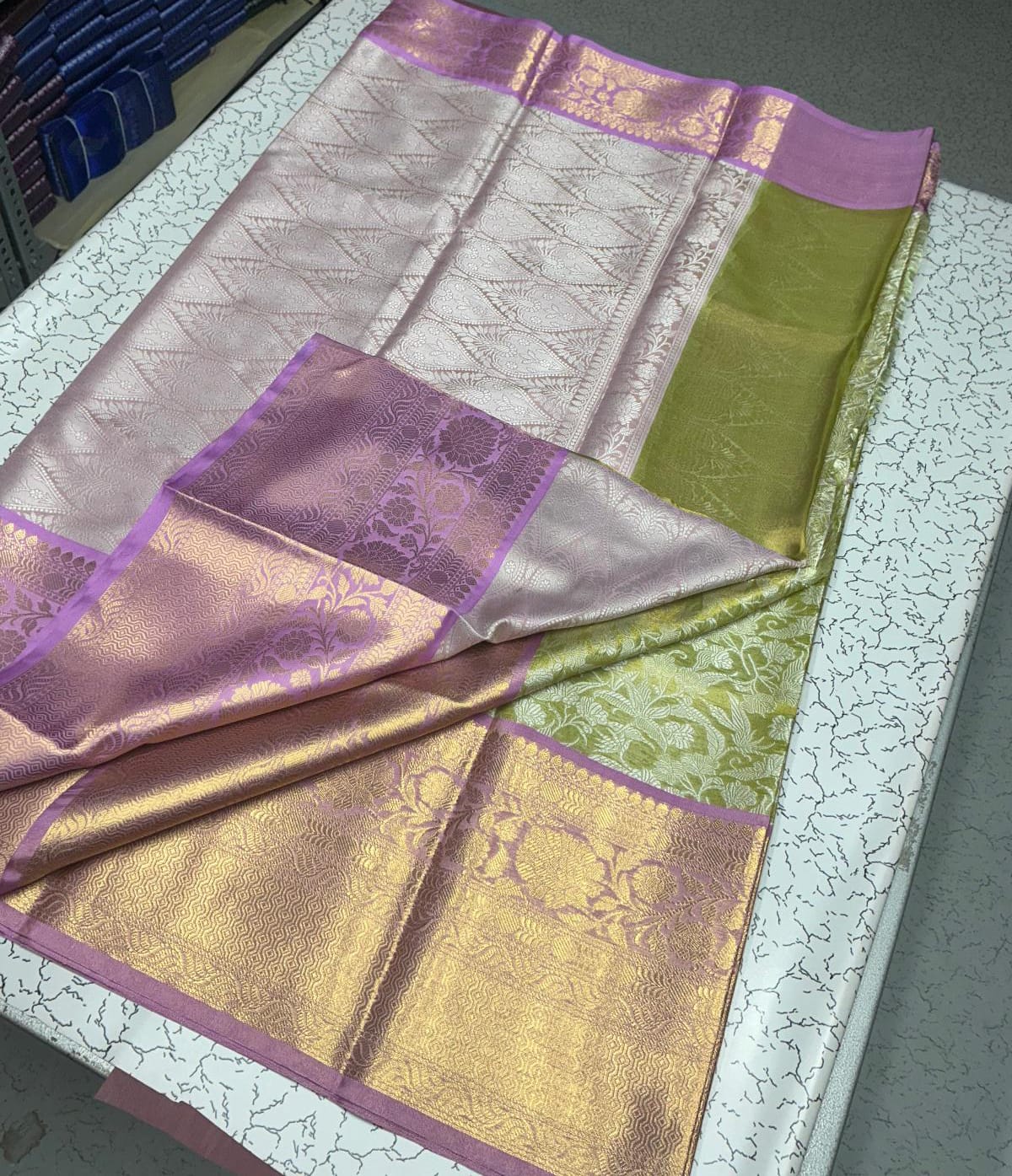 Premium Celebrity-Inspired Banarasi Bridal Silk Saree – Contrast Pallu & Brocade Blouse