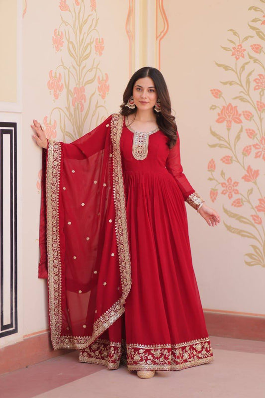 💃 Premium Designer Gown-Dupatta Set – 2025 Collection
