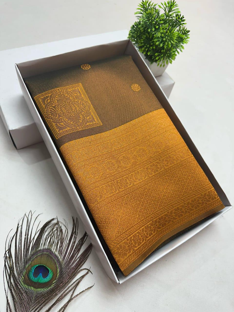 Premium Bridal Banarasi Silk Saree – Contrast Border & Rich Pallu